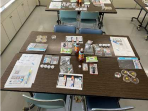 実験テーブルの写真