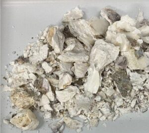 粗粉砕した牡蠣殻